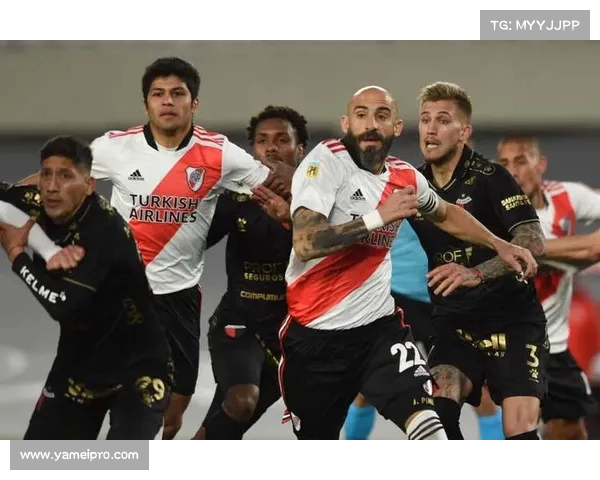 南美解放者杯蒙得维的亚国民队老将退役主场谢幕战感人